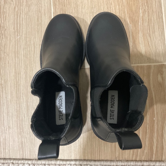 Steve Madden Chelsea Boot size 5 - Picture 5 of 6